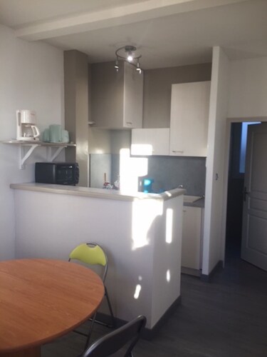 Apartment located 200 m from the beach