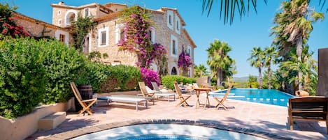 Piscine extérieure, piscine chauffée