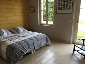 4 bedrooms, iron/ironing board, free WiFi, bed sheets - Villa on 1100m2 plot enclosed by walls very quiet location East West (Loix)