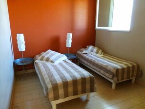 4 bedrooms, iron/ironing board, free WiFi, bed sheets