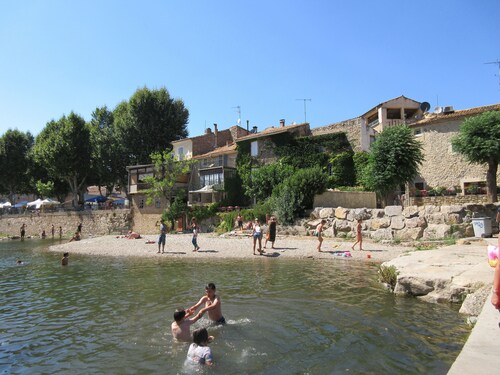 Gracieuse grande maison dans le village historique de Languedoc