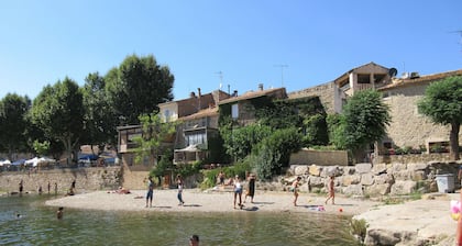 Gracieuse grande maison dans le village historique de Languedoc