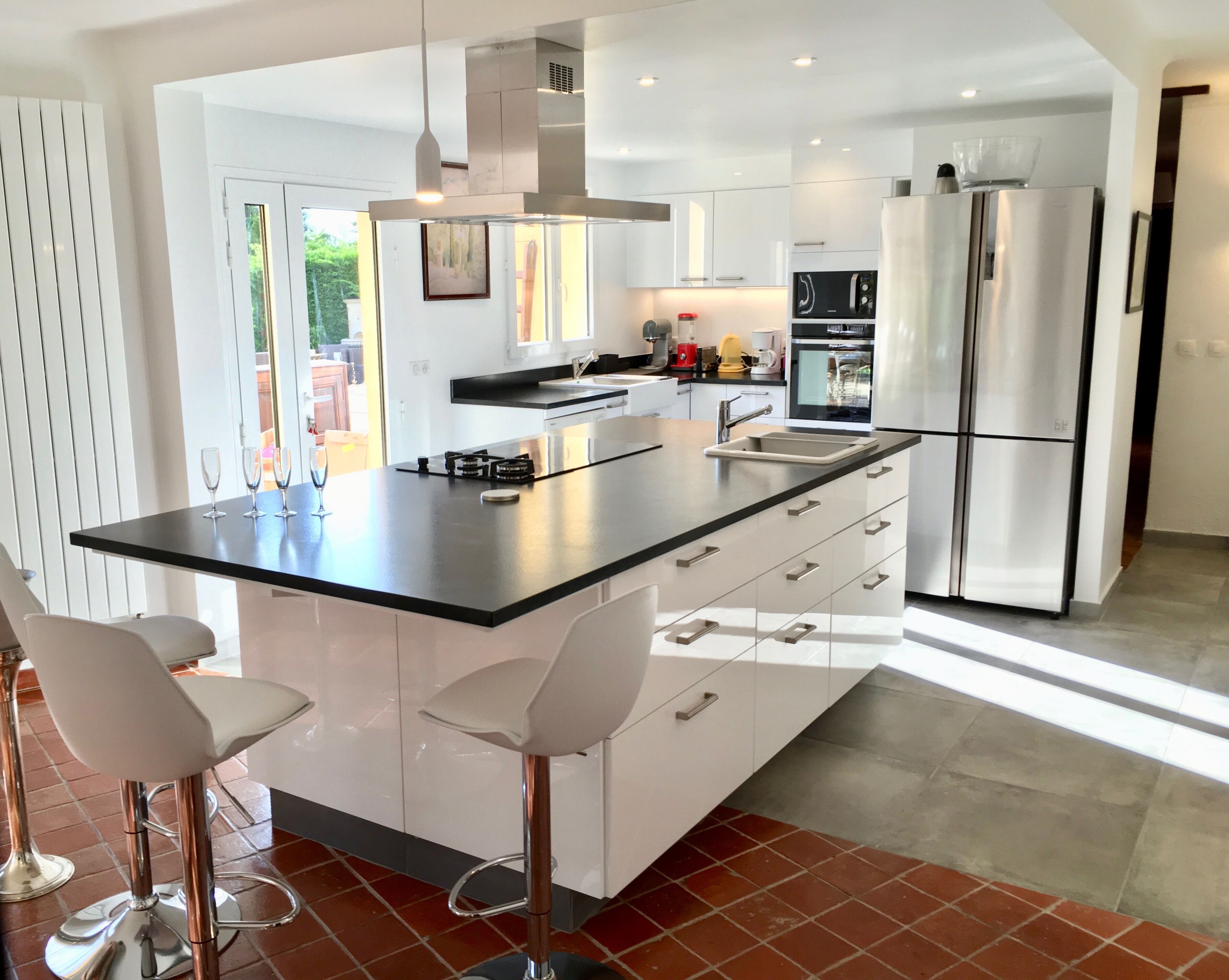 Aix en Provence 4km Villa 300m2, Large Heated Pool (28°C/82°F), 8 people + Baby