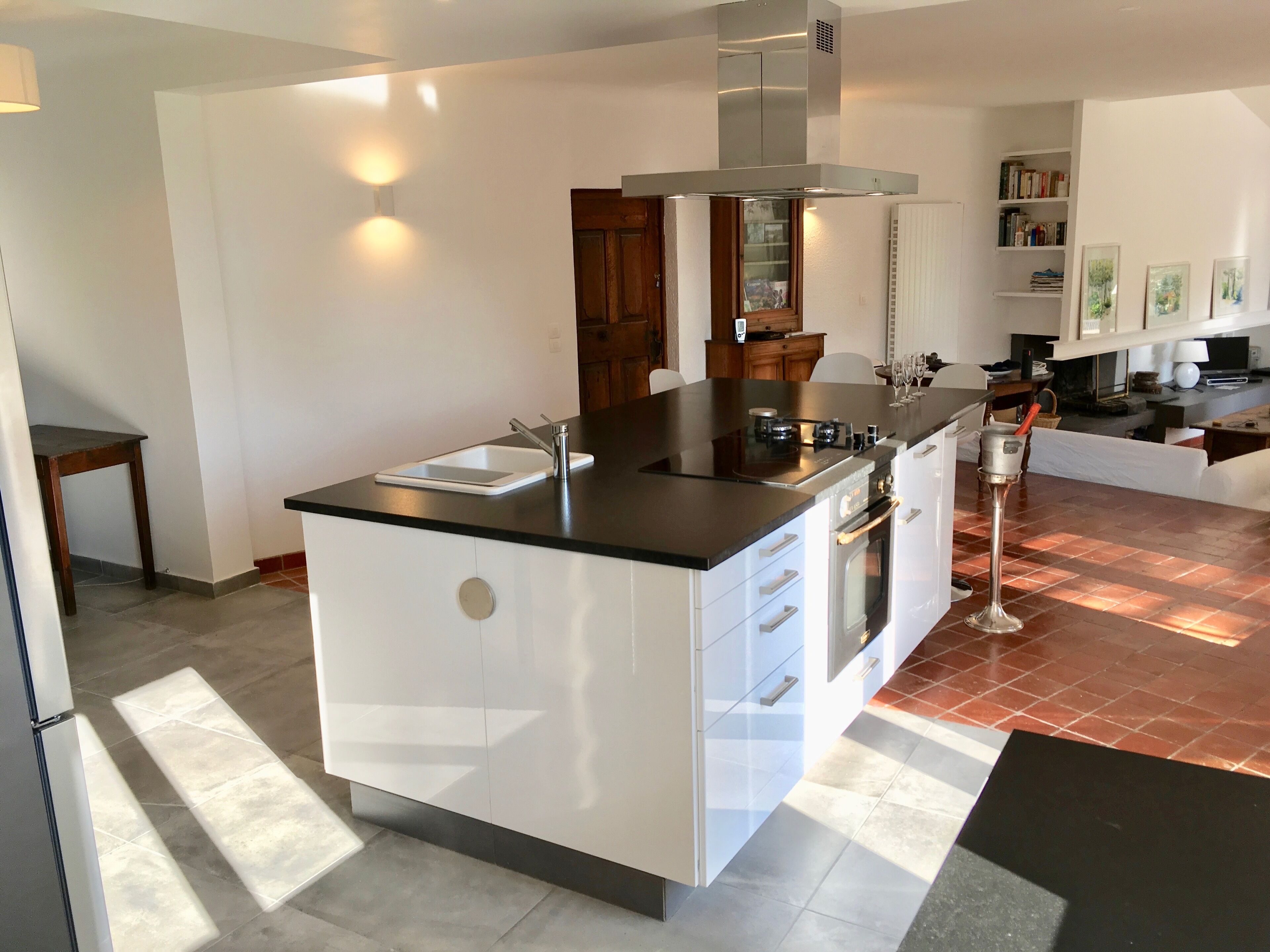 Aix en Provence 4km Villa 300m2, Large Heated Pool (28°C/82°F), 8 people + Baby