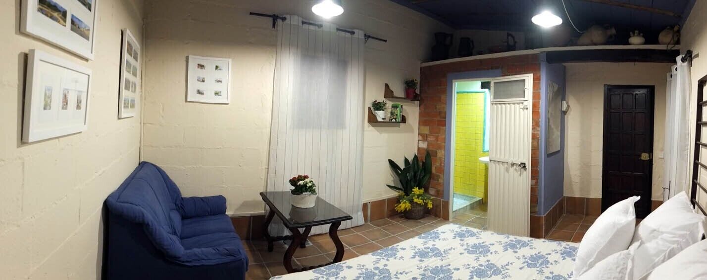 CHARMING HOUSE AND POOL ONLY 7KM CORDOBA