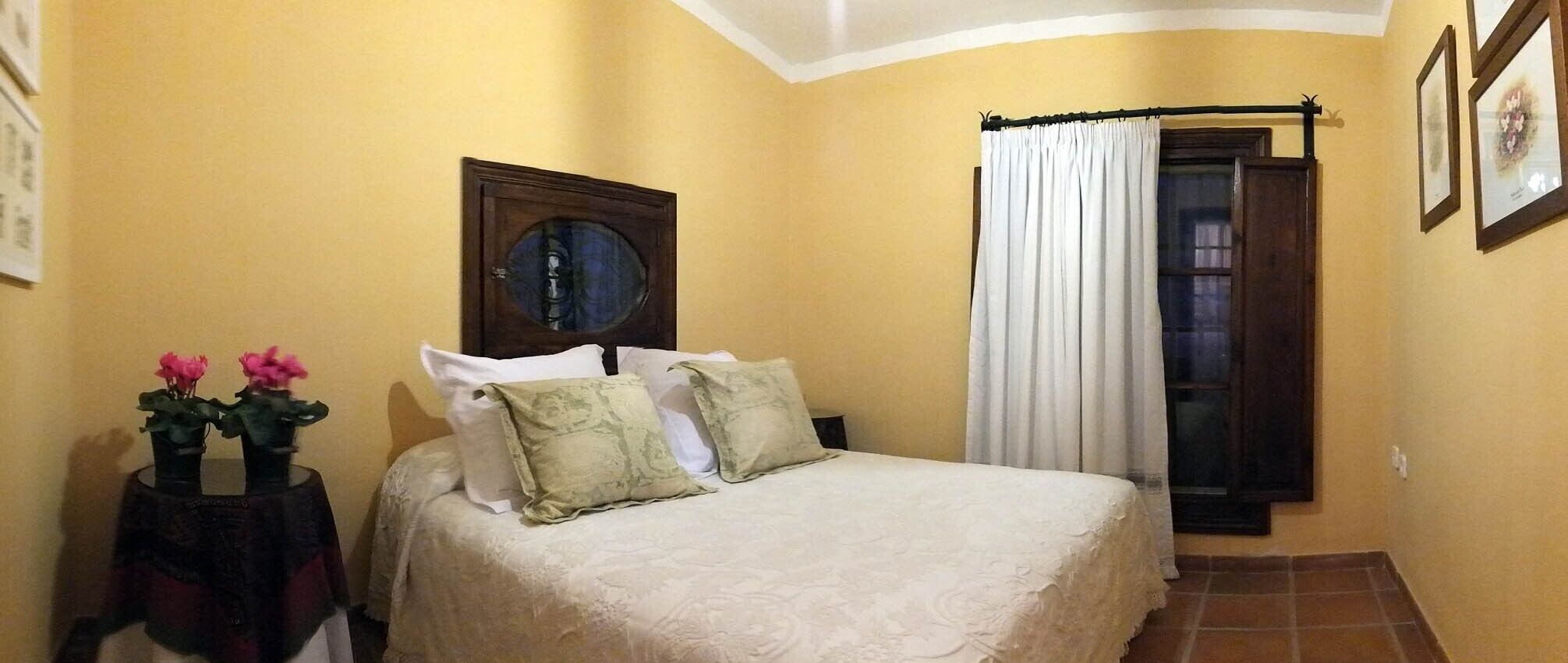 CHARMING HOUSE AND POOL ONLY 7KM CORDOBA