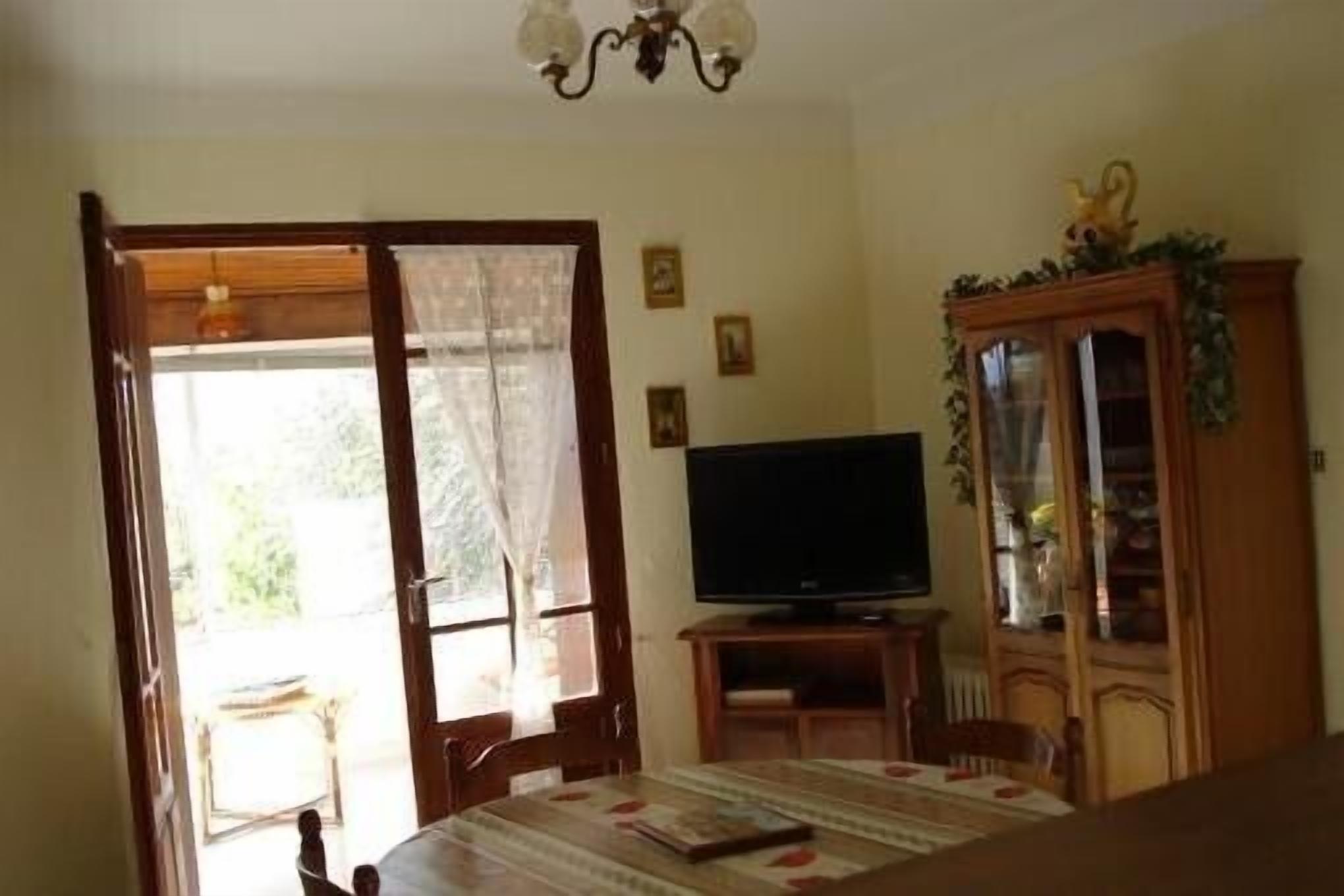 Rental apartment in provencal farmhouse, in the countryside (laurels)