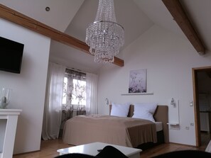 2 bedrooms, iron/ironing board, free WiFi, bed sheets - Magical apartment centrally in Altötting (Altötting)