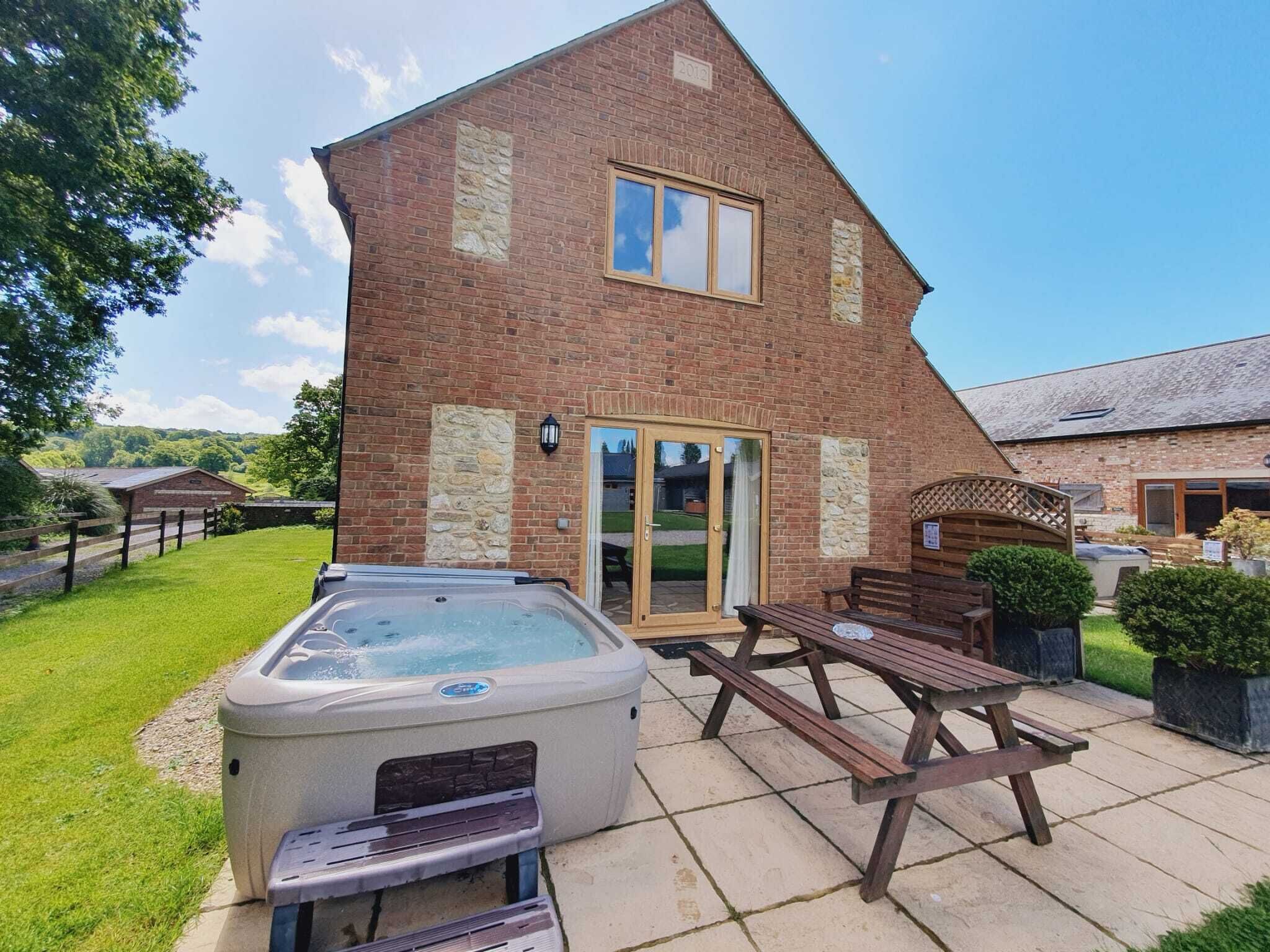 Spacious Rural Cottage with Private Hot Tub in Dorset