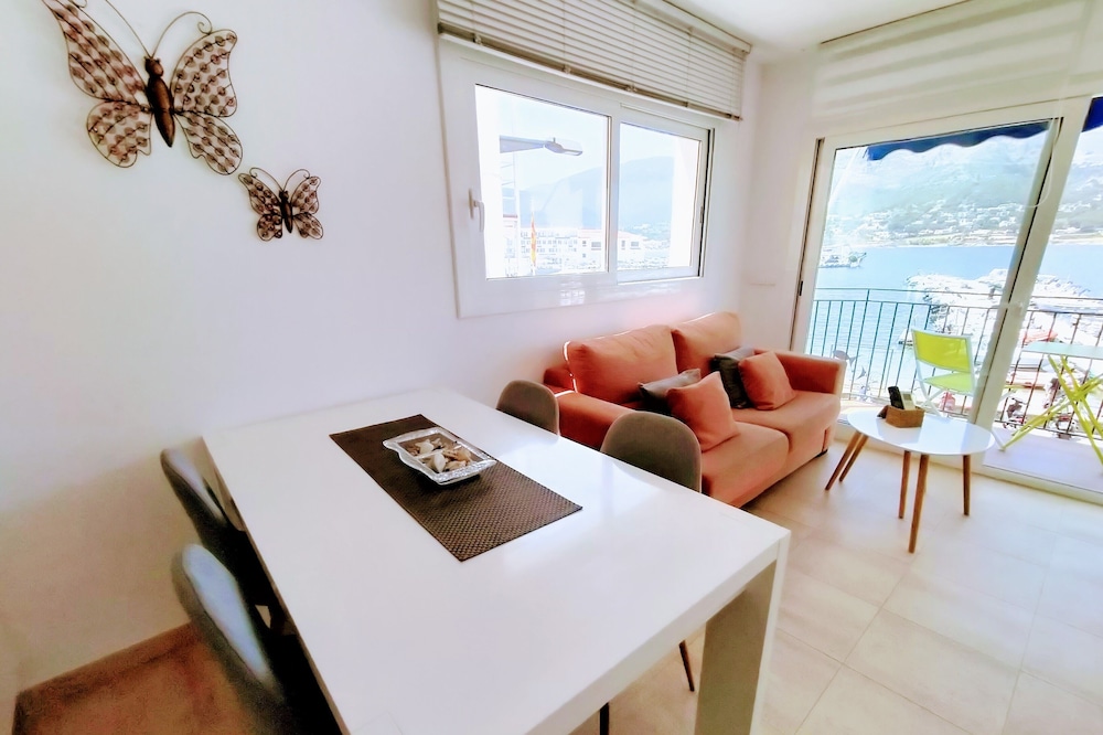 Apartment in the first sea line. Ideal for families.