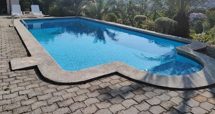 Studio with sea view in a villa with private pool, exclusively for clients