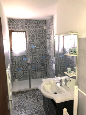 Shower, toilet paper