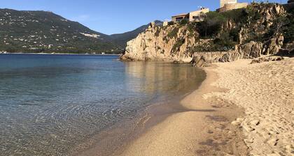 AUFENTHALT AM MEER 300 METER VOM STRAND MANCINU UND SEINEN AKTIVITÄTEN ENTFERNT.