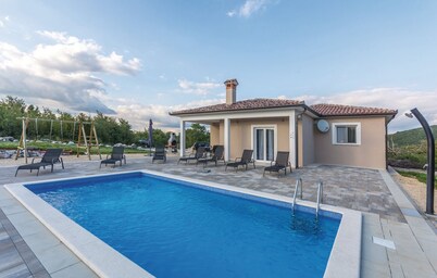 Modern Villa w / pool, a few minutes from the sea, surrounded by nature