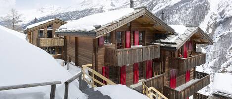 المنشأة من الخارج