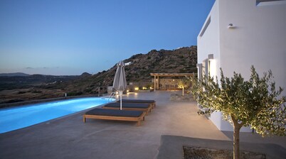 Naxos Aigli Villas Junior & Master...dream blue..think light...