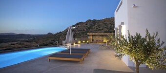 Naxos Aigli Villas Junior & Master...dream blue..think light...