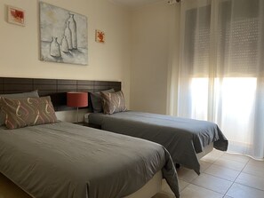 2 bedrooms, iron/ironing board, travel cot, free WiFi