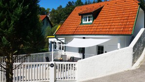 A white building with a red-tiled roof and a small window. - Vacation house BLACK & WHITE (Bromberg)