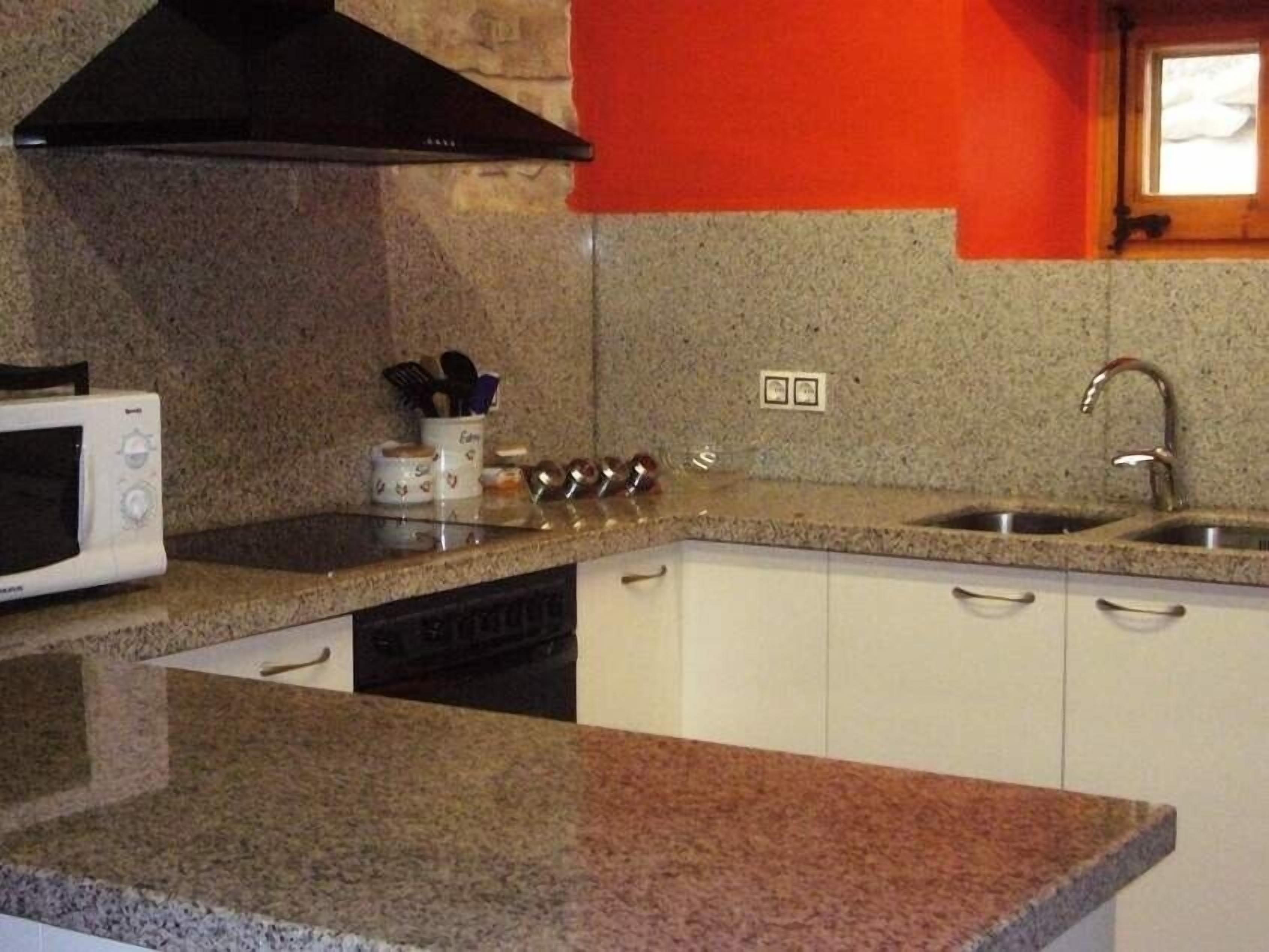 Brilliant, Catalan Holiday Home w/ Private Pool - 5 bedrooms, 5 bathrooms