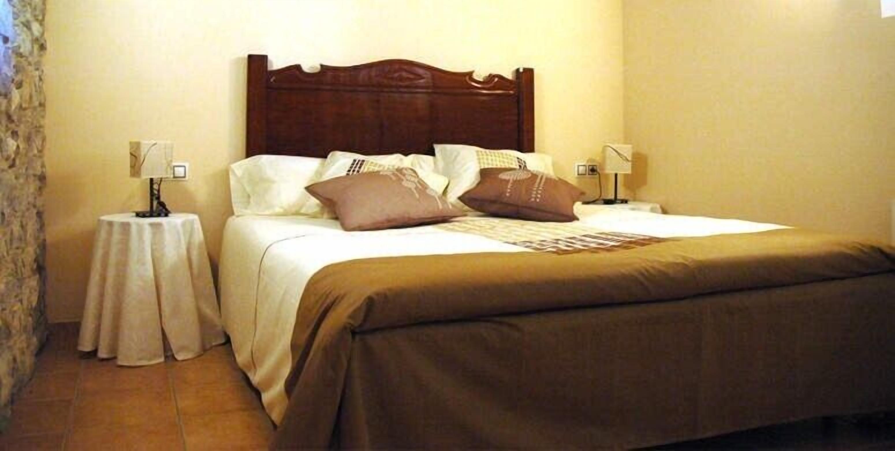 Brilliant, Catalan Holiday Home w/ Private Pool - 5 bedrooms, 5 bathrooms