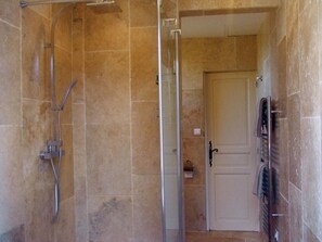 Bathtub, hair dryer, towels, toilet paper