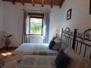 4 bedrooms, iron/ironing board, free WiFi, bed sheets - RURAL HOUSE 8 person RODEADA OF NATURE AND TRANQUILITY 4 BEDROOMS AND 4 BATHROOMS (Antequera)
