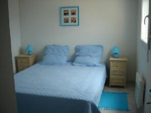 1 bedroom, iron/ironing board, travel cot