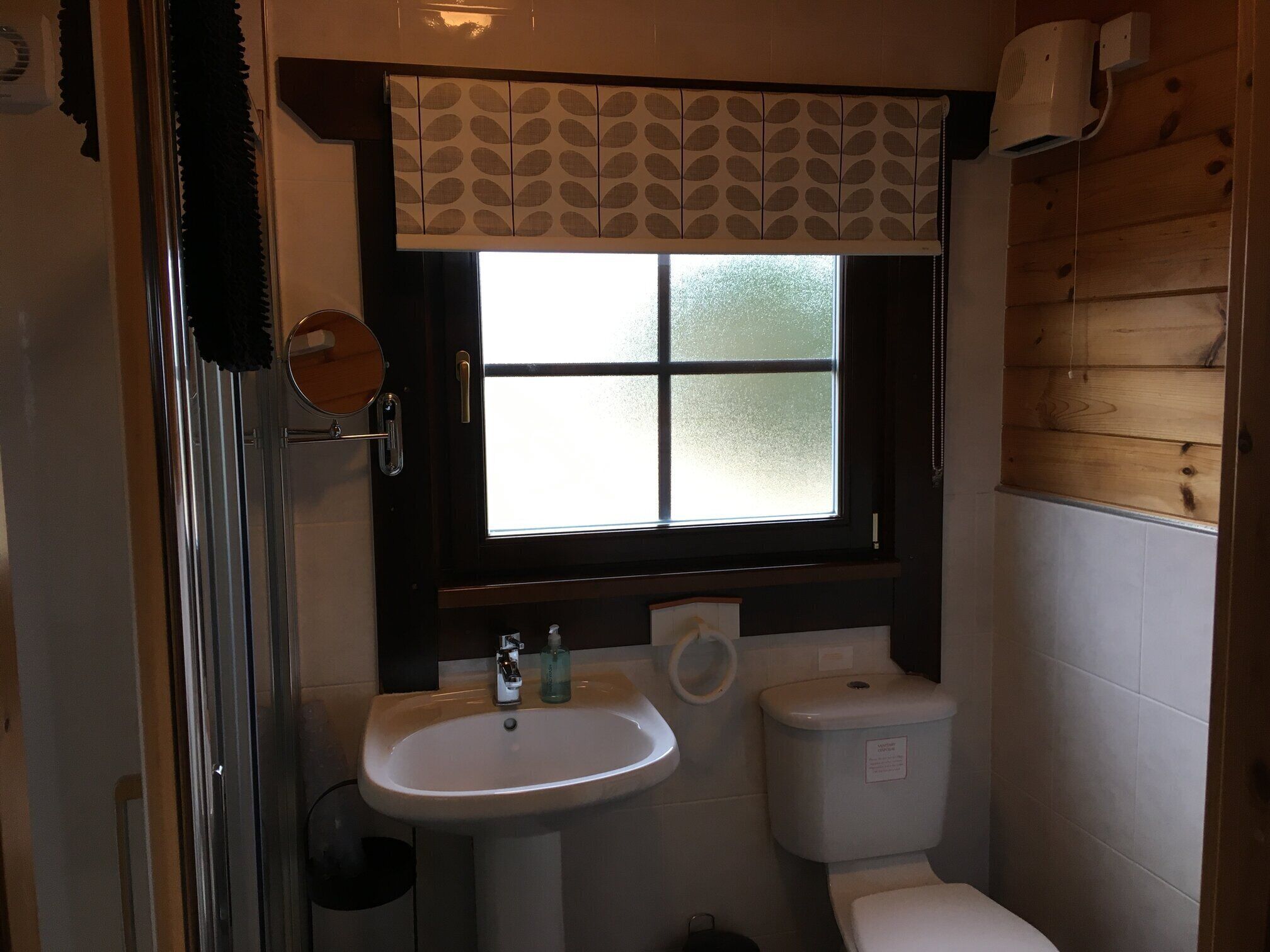 Douche, sèche-cheveux, savon
