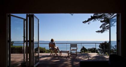 Gran casa de vacaciones con impresionantes vistas al mar y casa de huéspedes separada para 12 personas