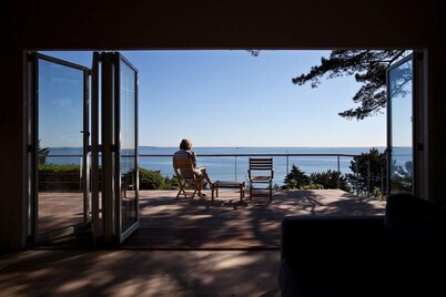 Large Holiday Home w/ Stunning Waterfront Views & Separate Guest house sleeps 12