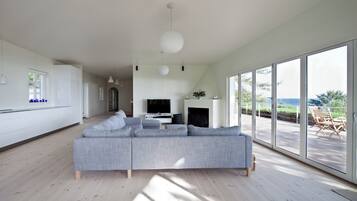 Fernseher, Kamin, DVD-Player, Tischtennisplatte