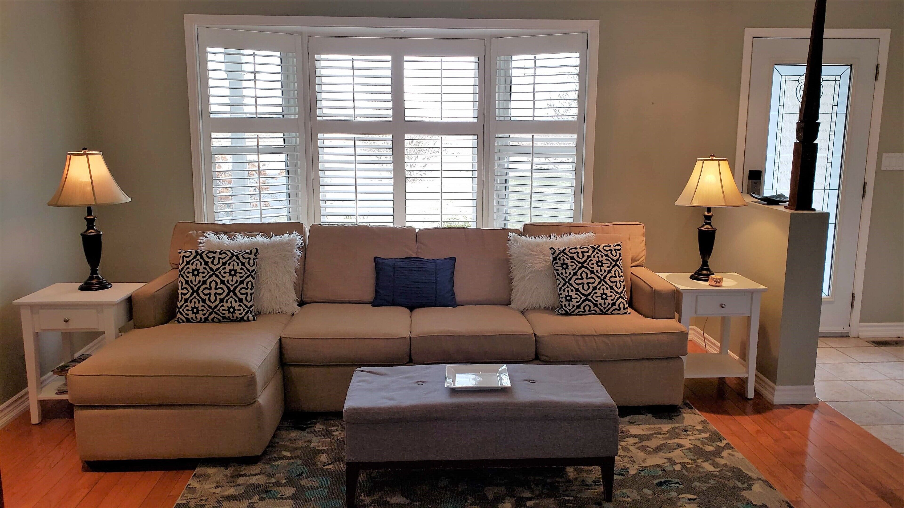 Luxury Open Concept Cottage With Large Pool and Yard