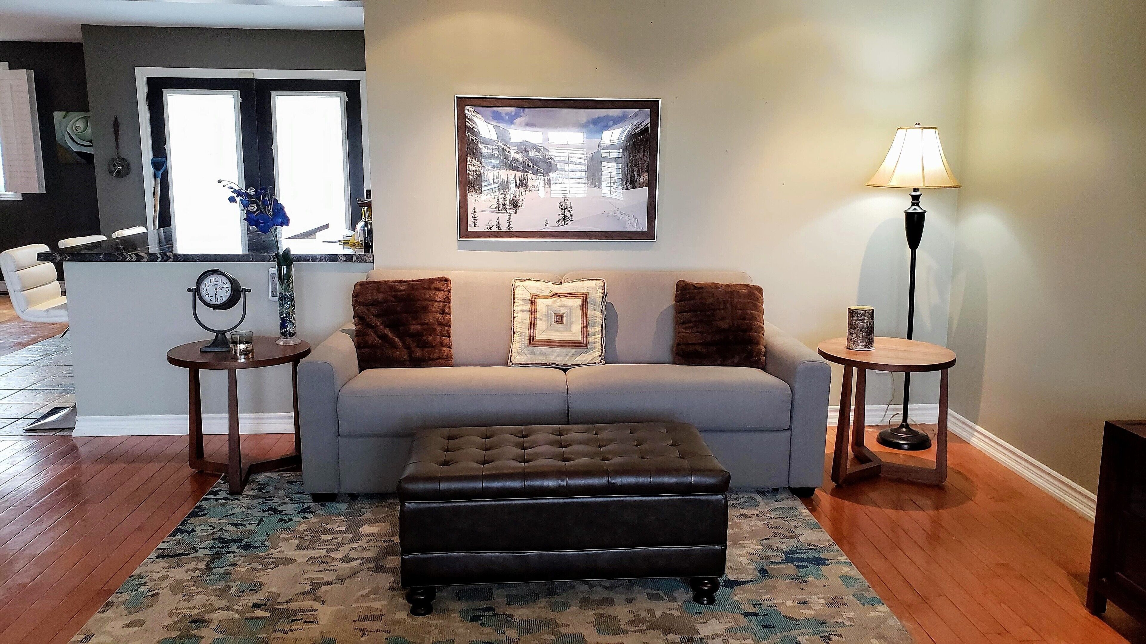 Luxury Open Concept Cottage With Large Pool and Yard