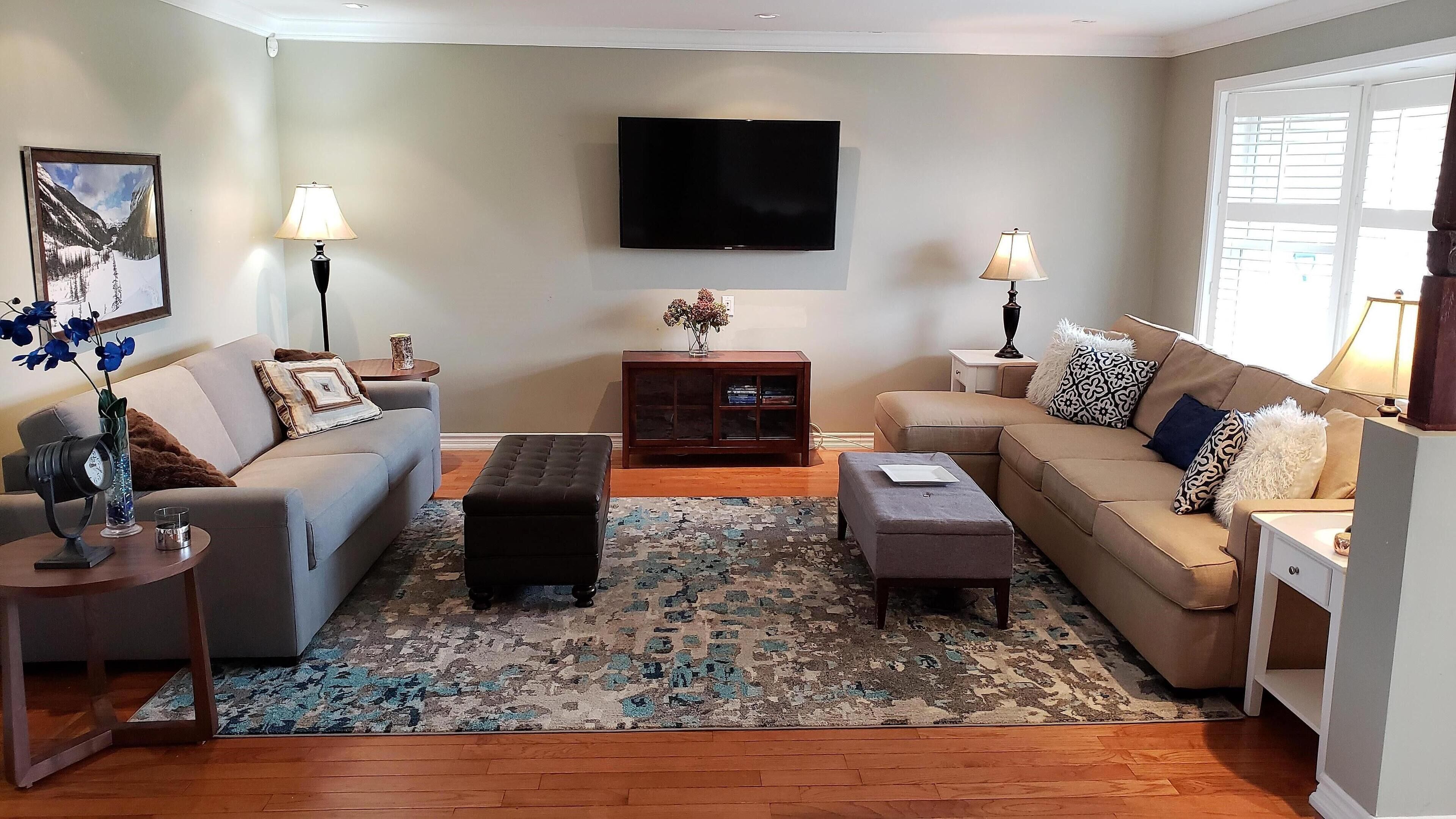 Luxury Open Concept Cottage With Large Pool and Yard