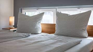 3 bedrooms, desk, iron/ironing board, free WiFi