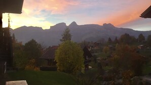 A view of a mountainous landscape with houses and trees. - authentic luxury chalet with garden (La Forclaz)