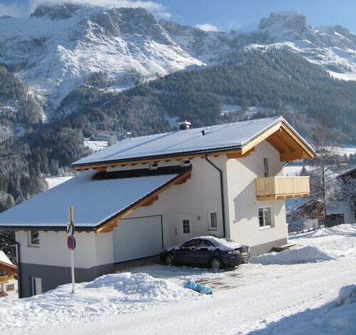 Luxury vacation home for summer with private pool and winter at the slopes