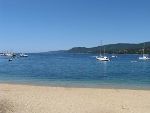 靠近海滩