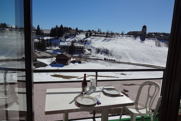 en mars déjeuner sur le balcon