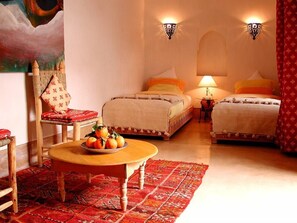 4 chambres, fer et planche à repasser, lit parapluie, Wi-Fi gratuit