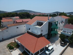 Exterior - Apartment with 2 bedrooms, terrace with sea view, right on the beach (Betina)