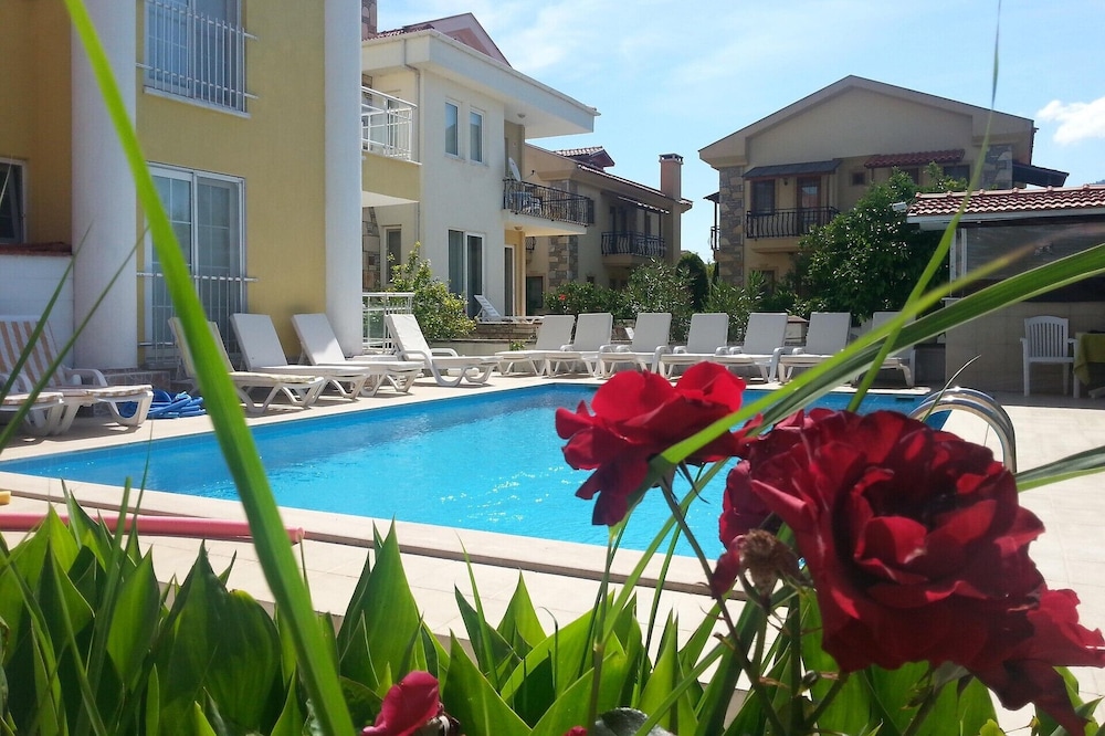 Karaca Apartments Hotel