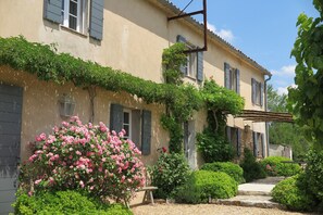 Exterior - Charming, luxurious house in Cotignac for 8 p with pool surrounded by vineyards (Cotignac)