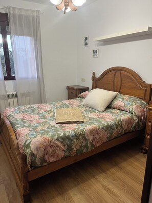 3 dormitorios, tabla de planchar con plancha, wifi gratis y ropa de cama