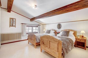4 bedrooms, free WiFi, bed sheets - Egralets is spacious and comfortable self-catered apartment in a great location (Morzine)