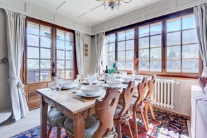 Dining - Egralets is spacious and comfortable self-catered apartment in a great location (Morzine)