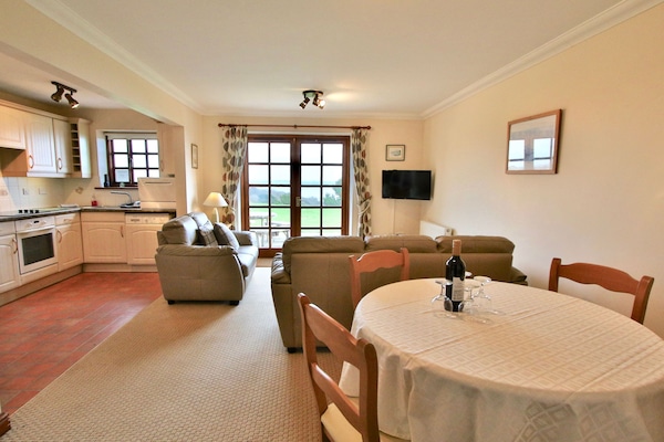 The property has an open plan lounge / dinning / kitchen