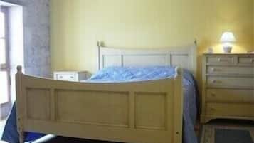 2 slaapkamers, een strijkplank/strijkijzer, reisbedje, gratis wifi