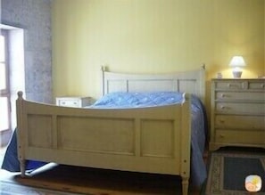 2 bedrooms, iron/ironing board, travel cot, free WiFi